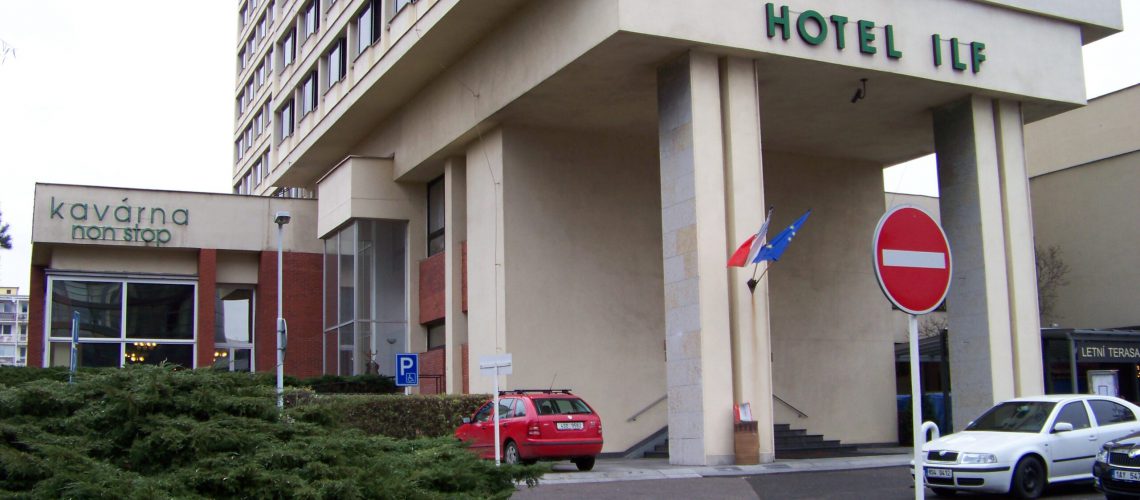 Hotel_Ilf,_vstup_a_kavárna_non_stop